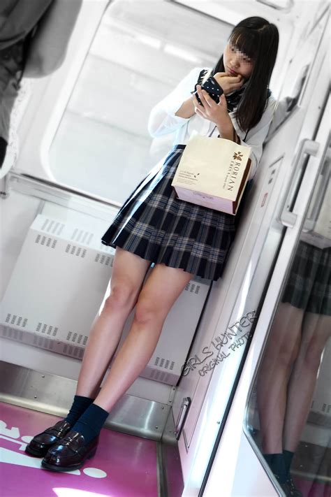 【画像】駅や電車で女子高生をこっそり盗撮犯の証拠写真がこれだ！ jkちゃんねる 女子高生画像サイト