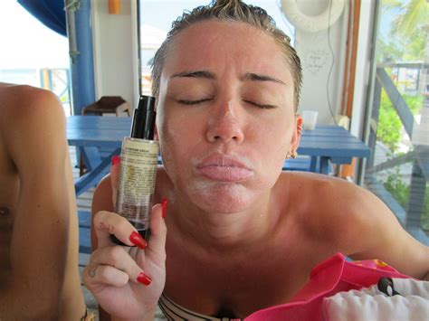 american singer songwriter actress miley cyrus leaked nudes photos