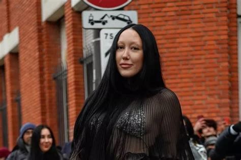 noah cyrus goes all out in revealing chainmail dress that threatens to