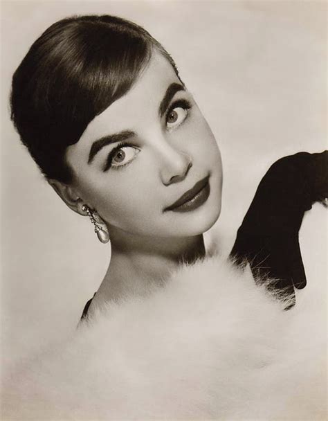 Beautiful Black And White Portraits Of Leslie Caron From