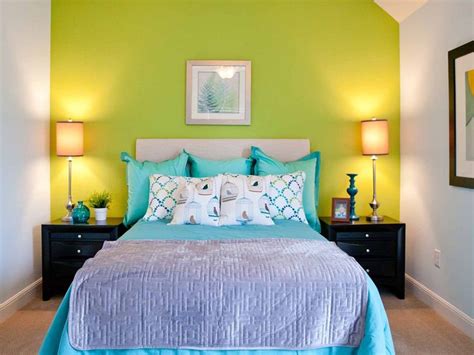 create  spring ready bedroom   bright green accent wall