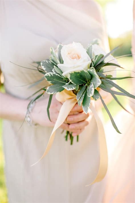 stunning single flower wedding bouquet ideas