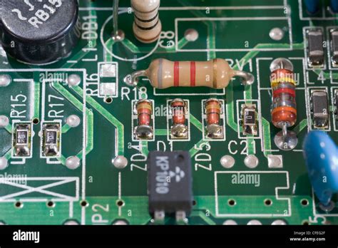 elektronisches bauelement widerstand neben dioden und andere elektronik