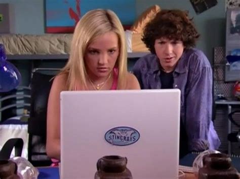 zoey 101 when do quinn and logan start dating