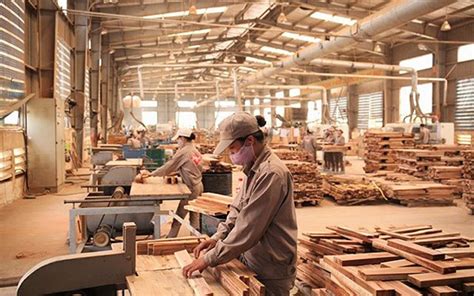 target markets worry wooden furniture exporters