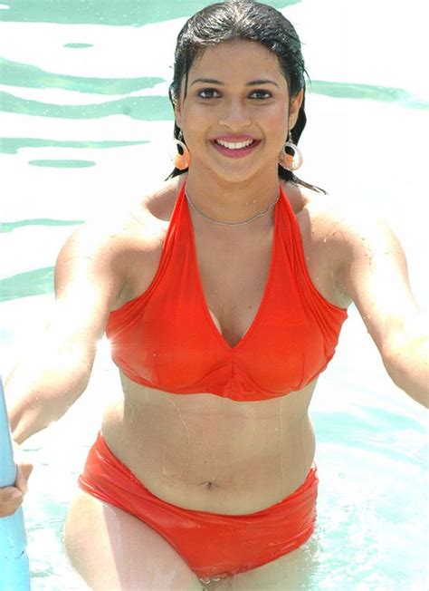 south indian actress anushka shetty bikini photos and wallpapers