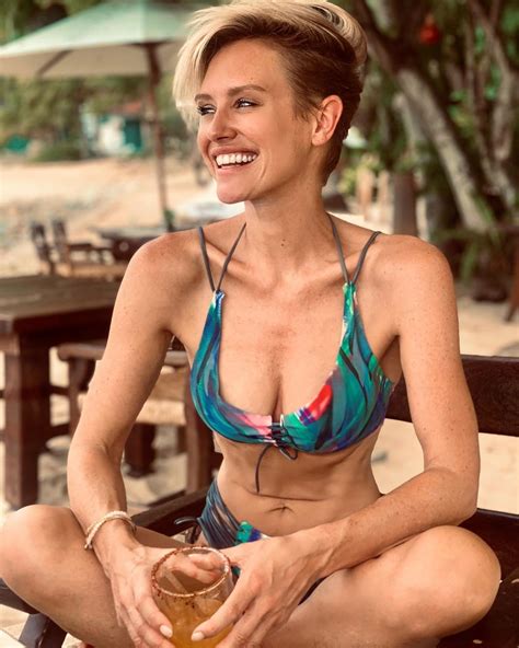 Nicky Whelan Sexy And Skinny In A Bikini 13 Photos The Fappening