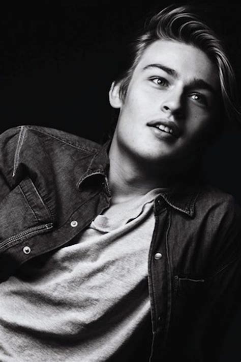 douglas booth drew van acker douglas booth young actors red queen british actors pretty men