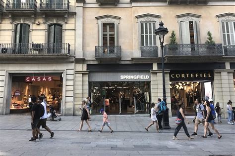 shoppen  barcelona winkels outlets en uitverkoop