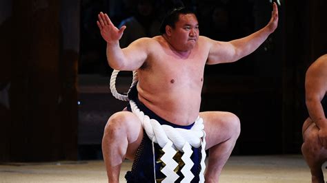 hakuho sho se retira del sumo alcanzando el rango de yokozuna