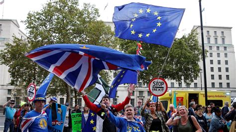 anti brexit protesters gather  downing street  boris johnson delivers statement politics