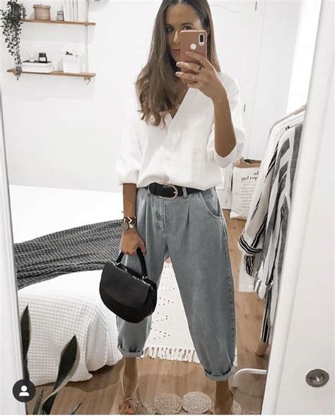White Style Outfit With Sportswear Mom Jeans Trousers Slouchy Pant