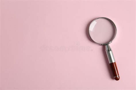 top view  magnifying glass  background space  text search