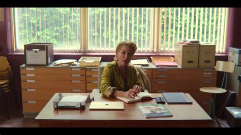 apple macbook laptop used by gillian anderson as dr jean f