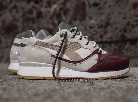 11 Jenis Sepatu Sneakers Populer yang Disukai Wanita dan Pria