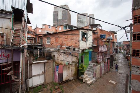 parque cidade jardim   favela panorama uma metafora da sao paulo