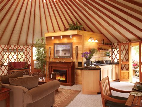 oregon company  build   beautiful yurt