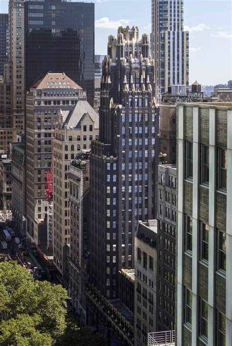 raymond hood american radiator building