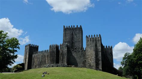 castelo de guimaraes guimaraes   portugal