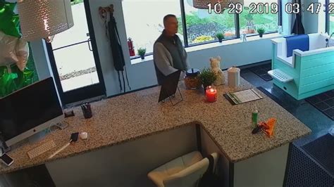 man robs  paw spa  ferndale  open  month