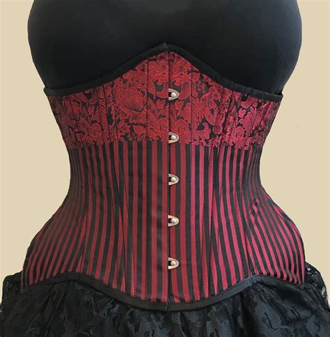 rood curvy onderborst corset victorian dejavu