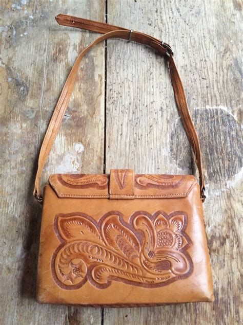 vintage mexican hand tooled leather shoulder purse  tan  slip