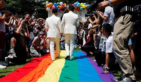 asia sees first same sex couples marry in taiwan under new