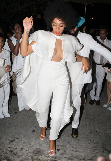 [pic] solange knowles nipples suffers wardrobe