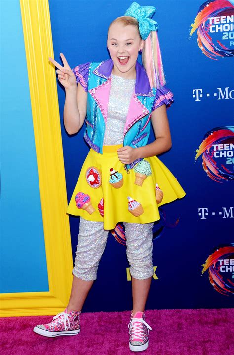 jojo siwa s wildest most colorful fashion looks of all time pics