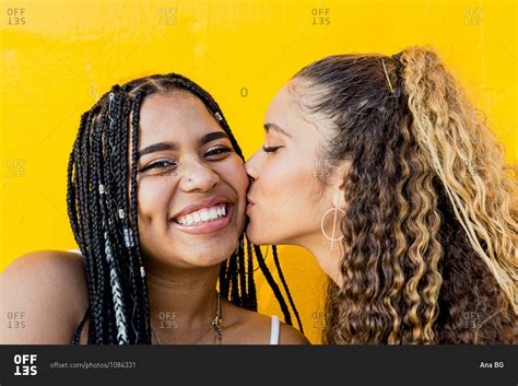 Lesbian Kiss Latina Telegraph