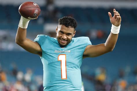 tua tagovailoa   wife annah gores secret wedding surprises nfl