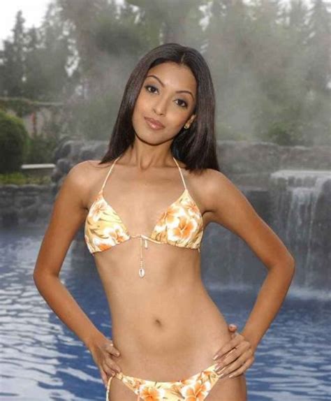 hottest actress photos tanu shree dutta hot bikini photos