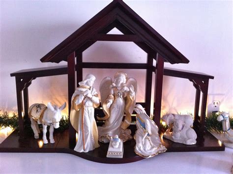 cul de sac home   holidays  nativity scene