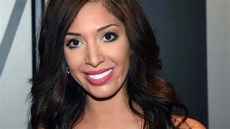 Farrah Abraham Has Nude Photoshoot While On Vacation With Daughter