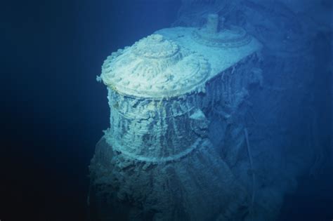 wreck  titanic  hit   submarine     quiet