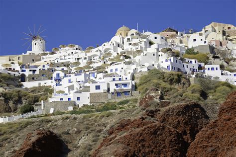 oia  santorinis villages pictures greece  global geography