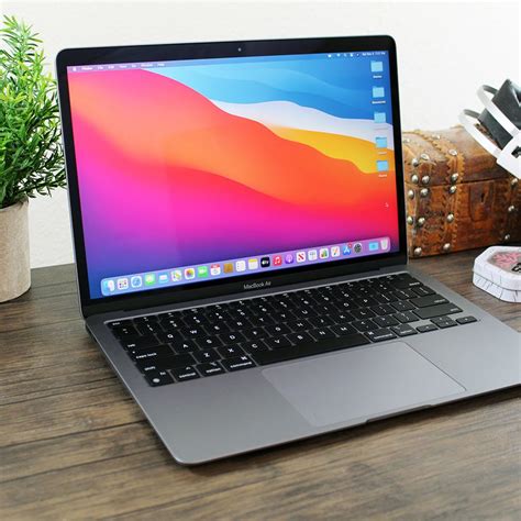 apple macbook air     review apples impressive  chip rises   heights