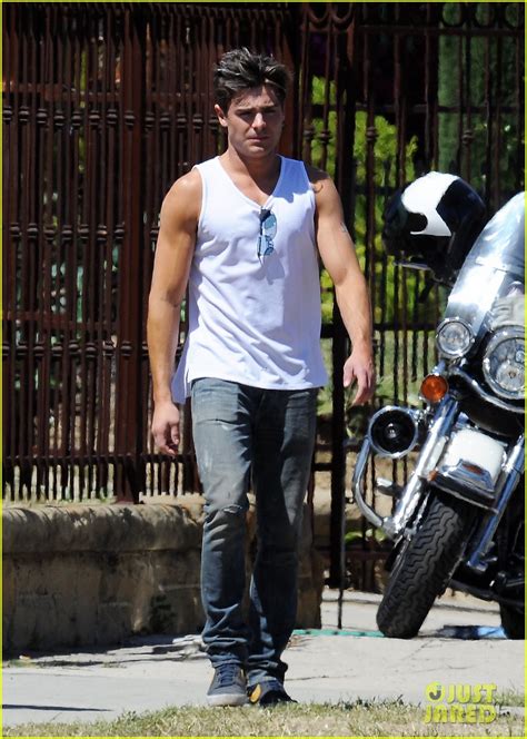 Full Sized Photo Of Zac Efron Muscle Man On Townies Set 02 Photo