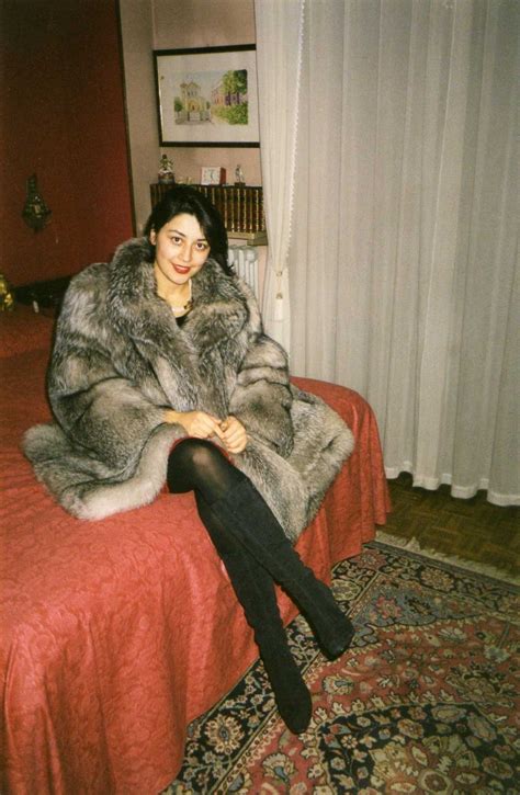 Pin By Acce On Шуба Fur Coats Women Fur Fashion Long Fur Coat