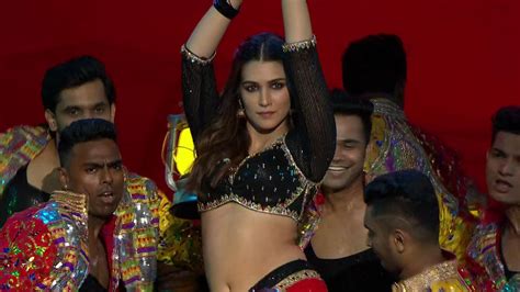 Kriti Sanon Super Hot Performance At Zee Cine Awards 2020