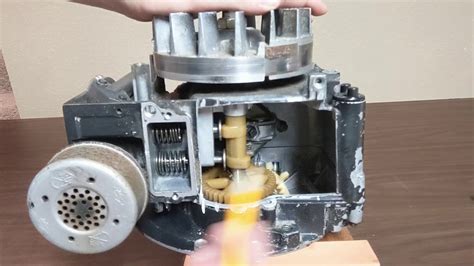 briggs stratton engine works     engine cutaway youtube