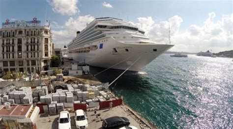 dünyanın en büyük ve en eski cruise gemisi İstanbul da