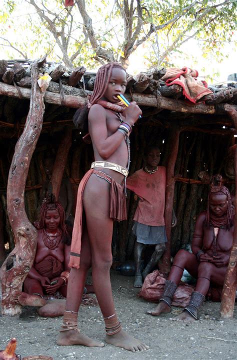 アフリカの先住民、「ヒンバ族」のおっぱい美女ギャラリー