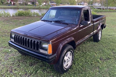 reserve  jeep comanche pioneer   speed  sale  bat auctions sold