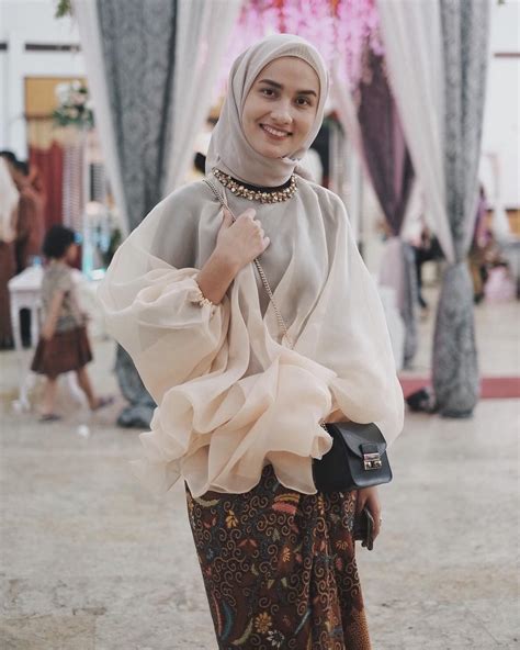 ️ 25 Ide Baju Kondangan Simple Hijab Yang Oke