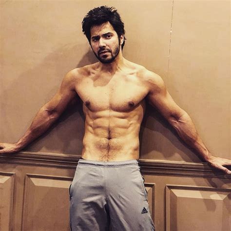 41 Foto Aktor Bollywood Terganteng