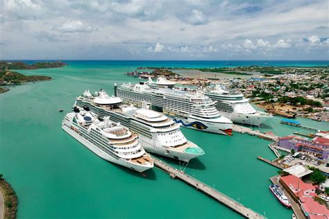 crowd  caribbean cruise ports