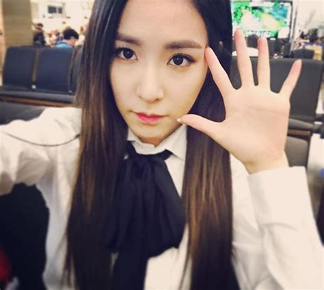 Snsd Tiffany Posed For A Selfie Before Heading To Singapore Snsd Oh