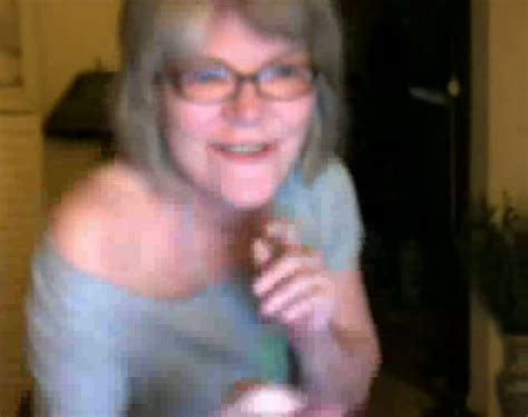 amateur webcam granny shows me her saggy tits and big round ass