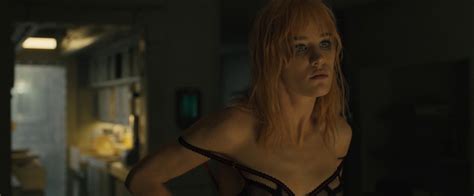 Mackenzie Davis Nude Pics Page 1